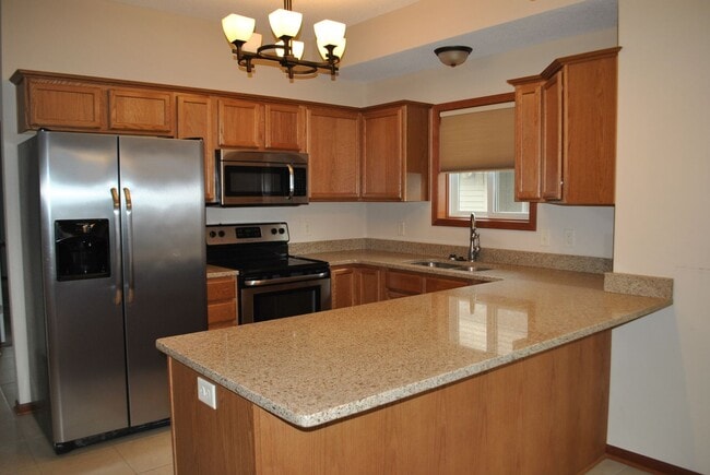 Building Photo - Nice 2 Bedroom 2 Bathroom Twinhome in Somerset