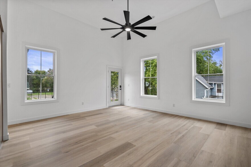 Building Photo - 308 Oak St