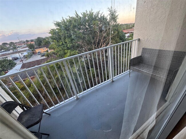 Building Photo - 1085 W 68th St