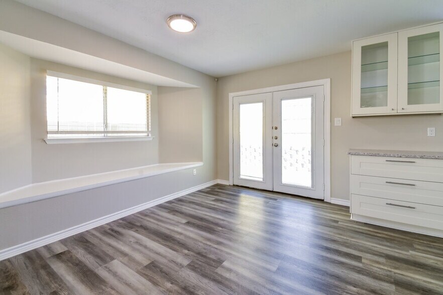 Building Photo - 8115 Maple Meadow Dr