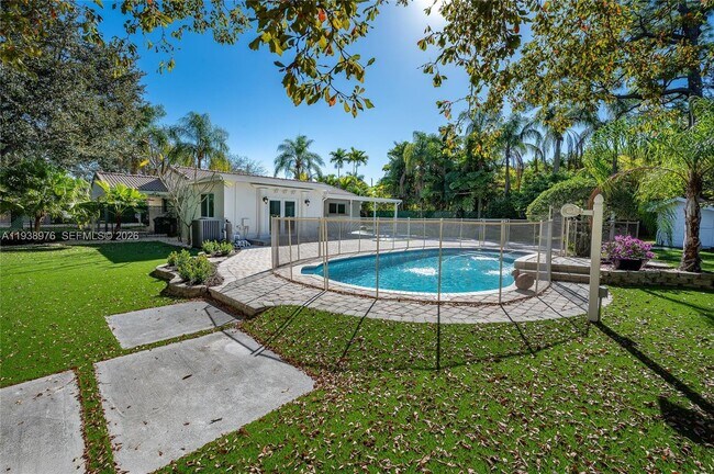 Building Photo - 5626 SW 69th Ave