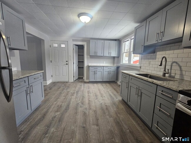 Building Photo - 35 Morris Rd