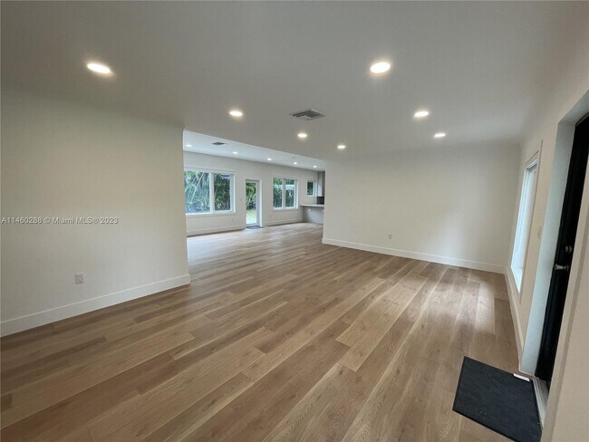 Building Photo - 936 S Alhambra Cir