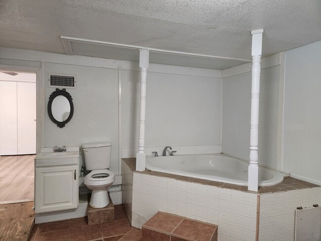 Building Photo - 724 Wheless Ave