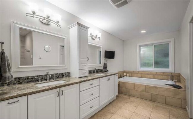 Building Photo - Love at First Sight - Beautiful 3 Bedroom ...