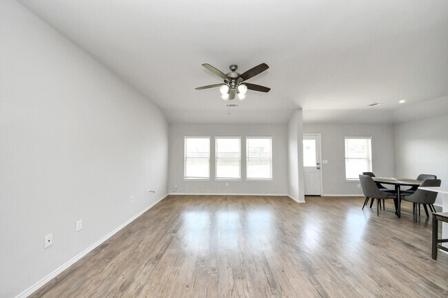 Building Photo - 20730 Southern Wds Blvd