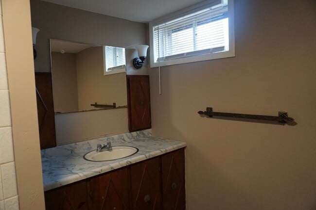 Building Photo - 4 Bedroom Remodeled West Side Salt Lake Home