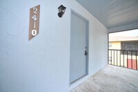 Building Photo - 2410 Fox Hollow Dr