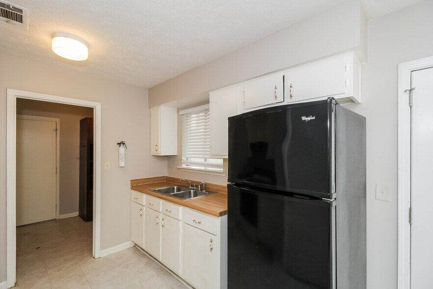 Building Photo - 243 Sedgefield Dr