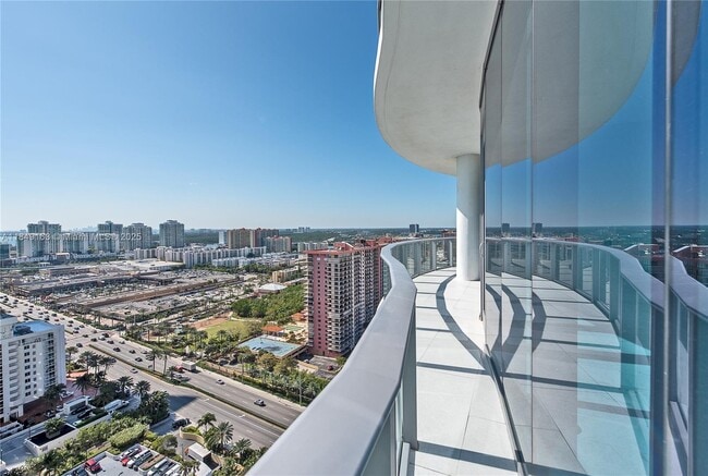 Building Photo - 17475 Collins Ave
