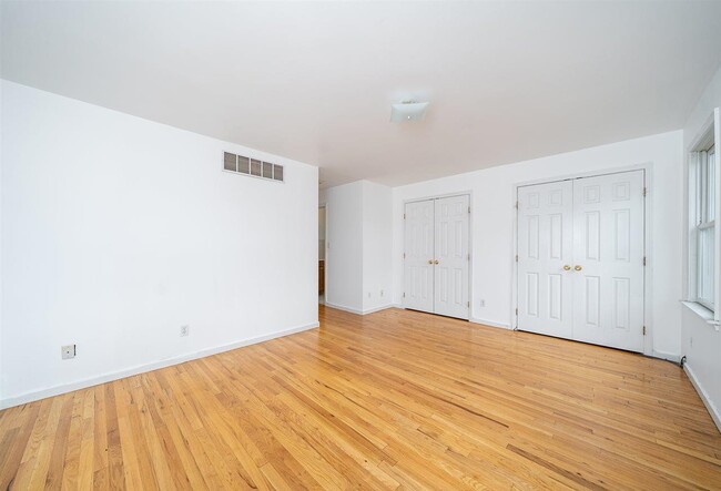 Building Photo - 38 W 20th St