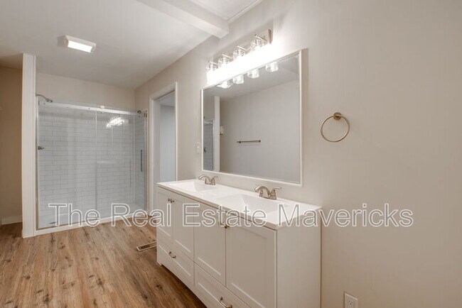 Building Photo - 810 Caldonia St