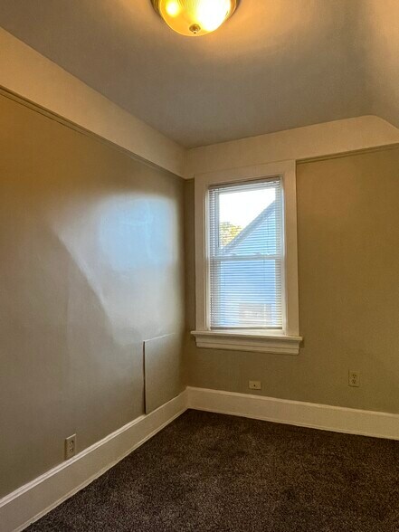 Building Photo - 2139 S Aldrich St