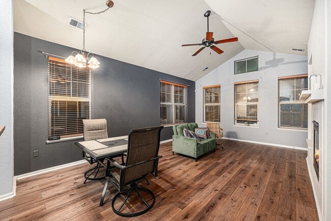 Building Photo - Single room for rent in the heart of Heath...