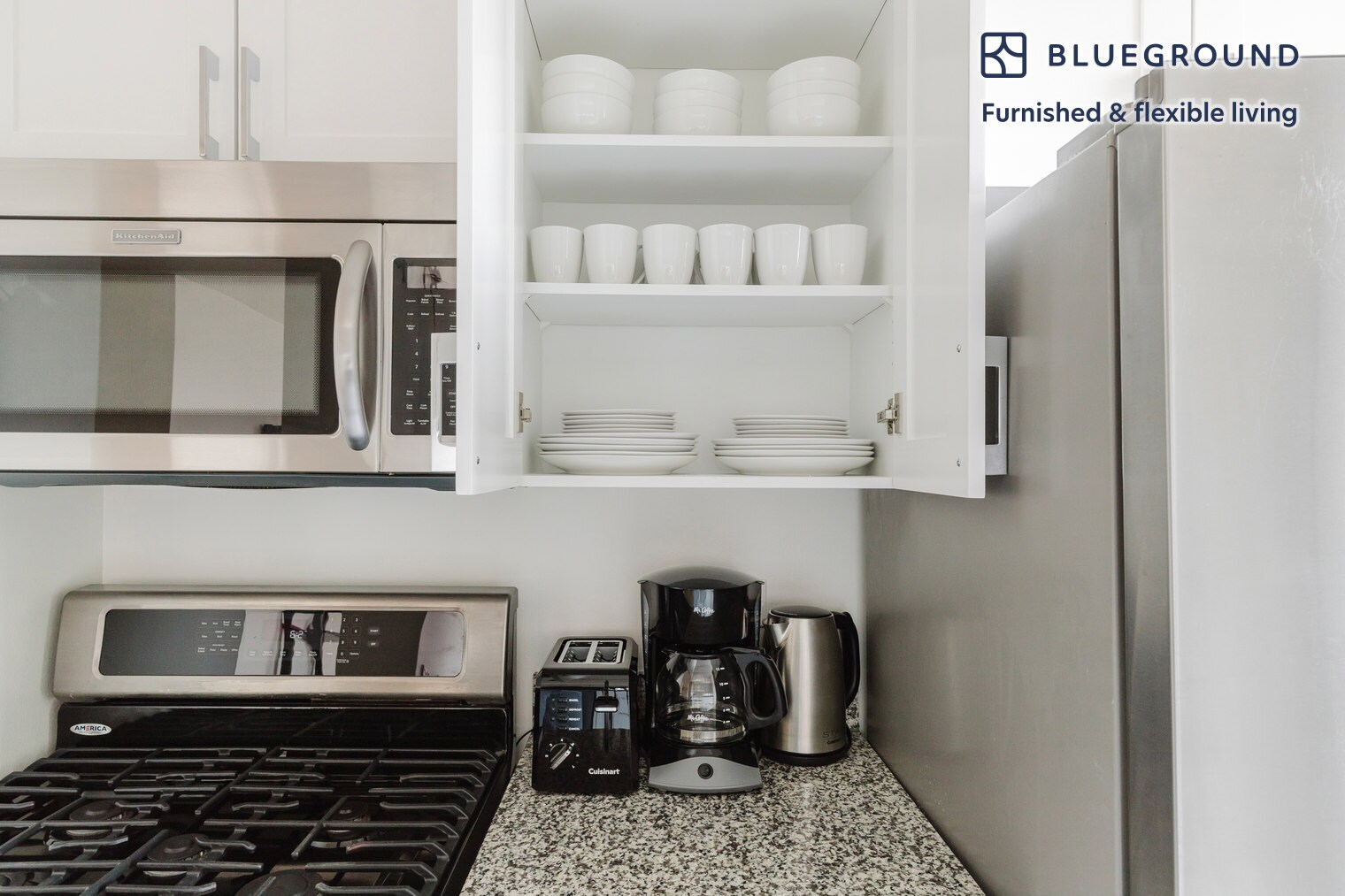 Building Photo - 255 W 94th St