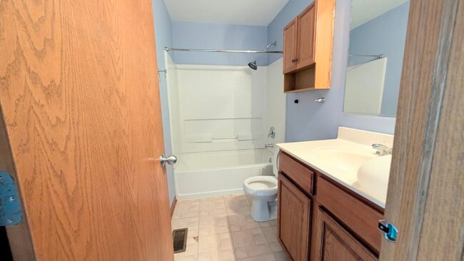 Building Photo - 5014 Montauk Dr