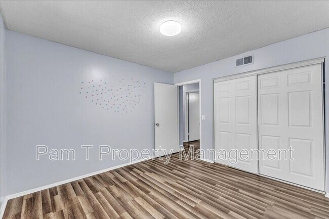 Building Photo - 11403 Largo Dr