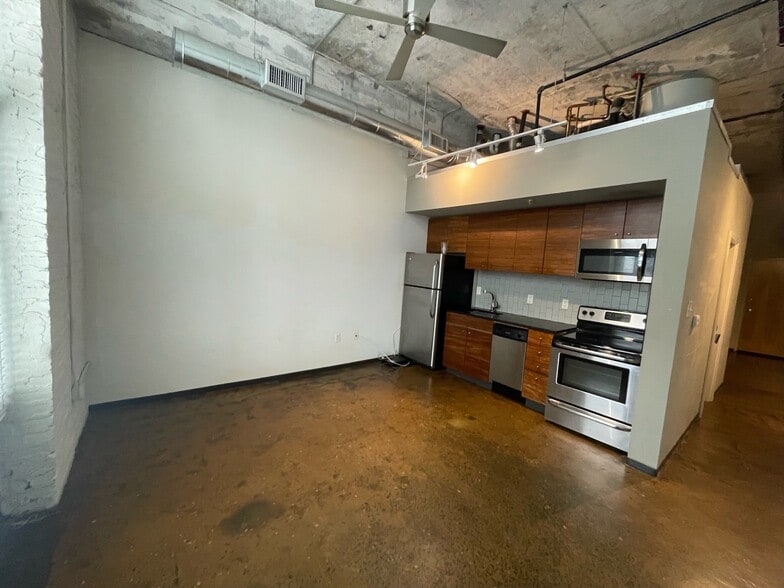 Building Photo - 415 Oliver Hill Way