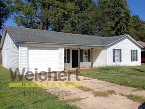 Building Photo - Spacious 3-Bedroom Home with Garage and Sc...