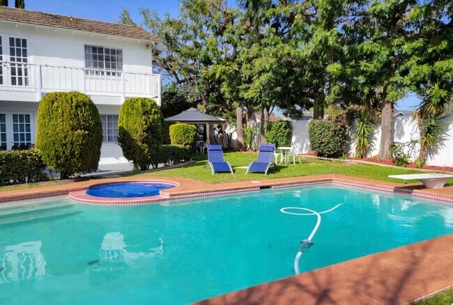 Building Photo - 1952 Burleson Ave