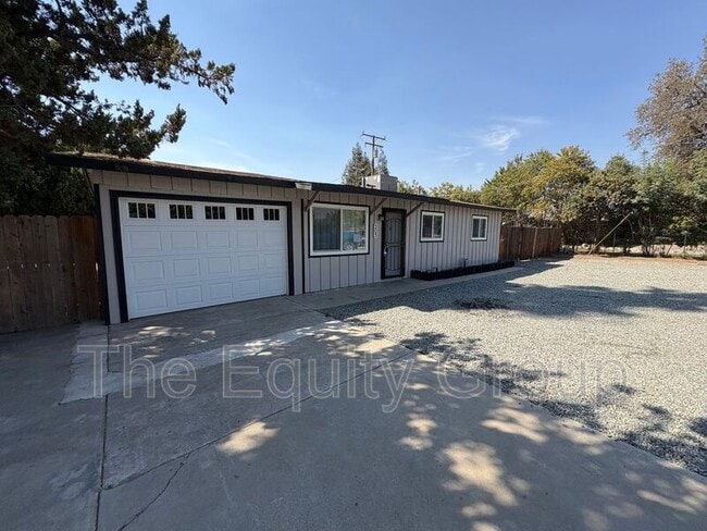 Building Photo - 505 N Lovers Ln
