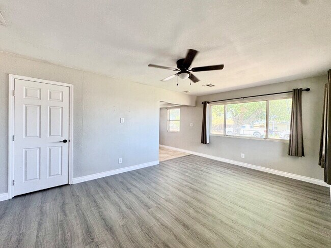 Building Photo - Adorable 3BD Vintage Henderson Home w/ Mod...