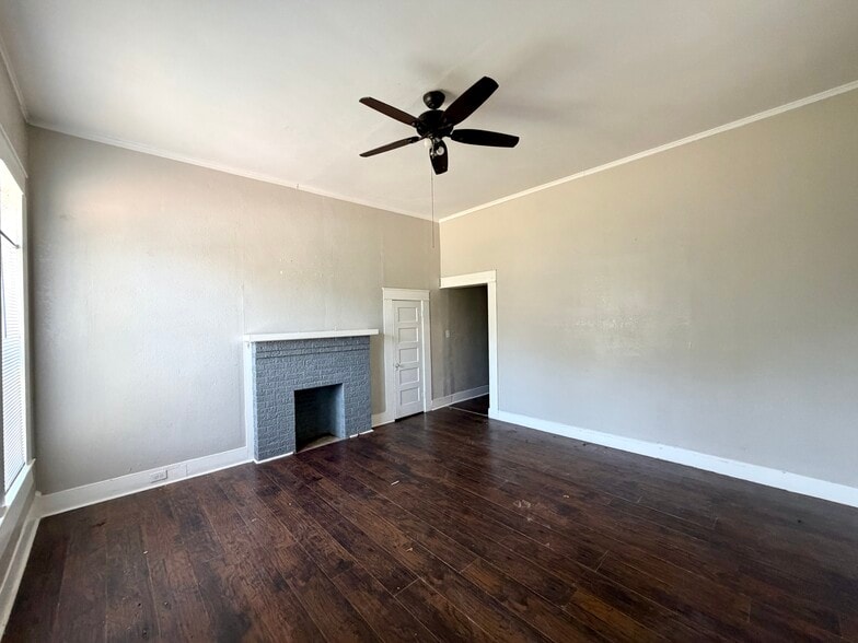 Building Photo - 1500 E Fannin St