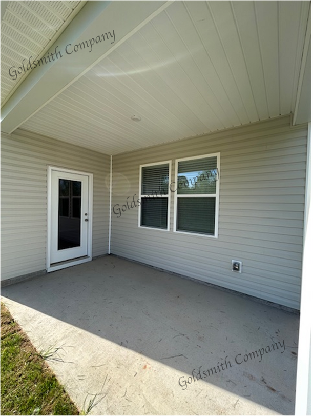 Building Photo - 111 Gervais Cir