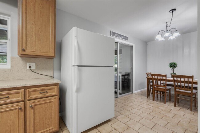 Building Photo - 1917 Sharon Rd