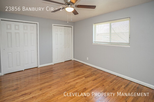 Building Photo - Updated 3 Bedroom Banbury Condo