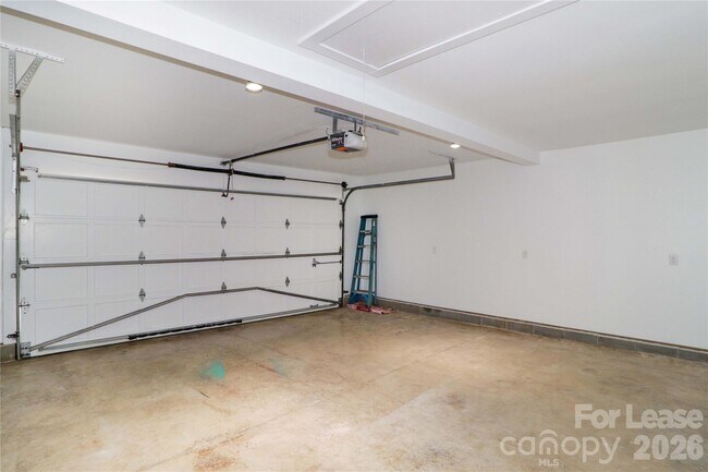 Building Photo - 729 Rebecca Jane Dr