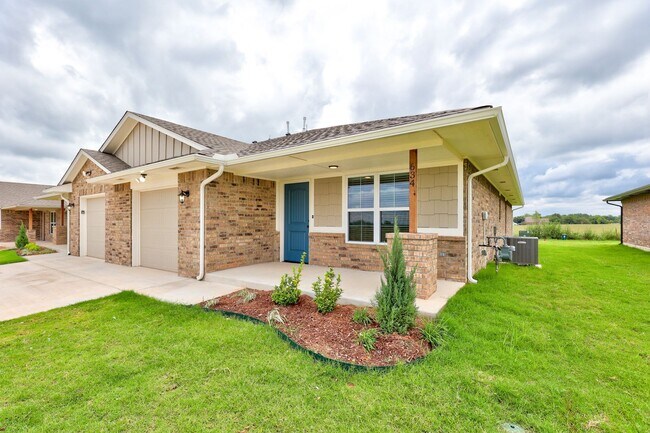 Building Photo - 634 Juniper St