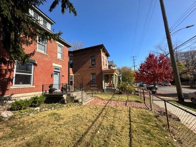 Building Photo - Victorian Village / Short North Single Family House!