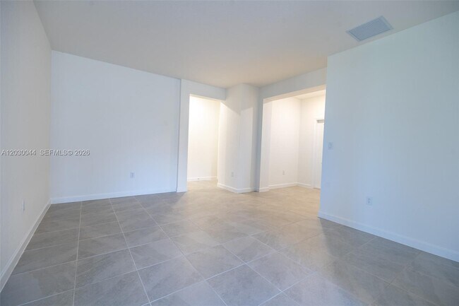 Building Photo - 2988 SE 25th Ave