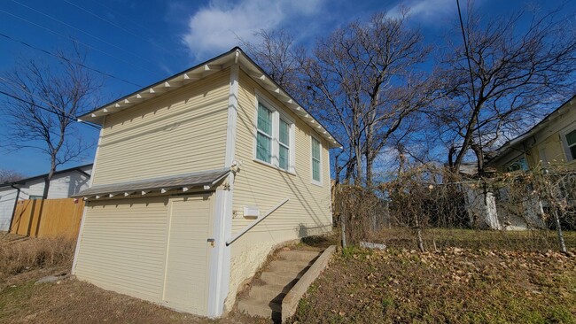 Building Photo - Studio Apartment in Fort Worth