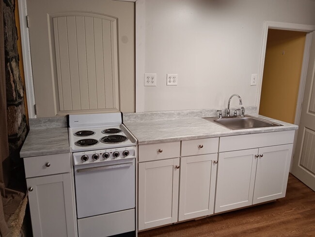 Building Photo - 22 Mary St