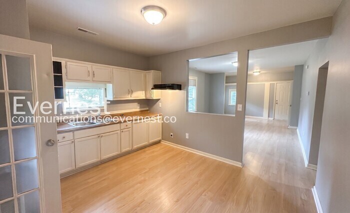 Building Photo - 630 77th St S