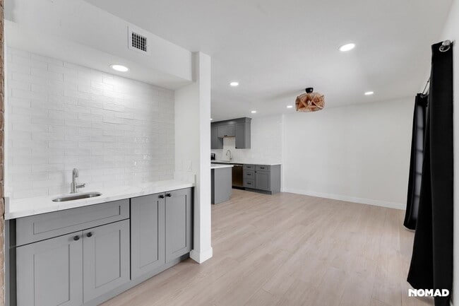 Building Photo - 2 Spacious Primary suites Townhome in Tempe