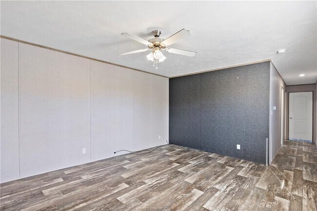 Building Photo - 3933 Graham Rd N