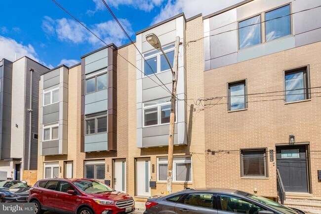 Building Photo - 2145 Cross St