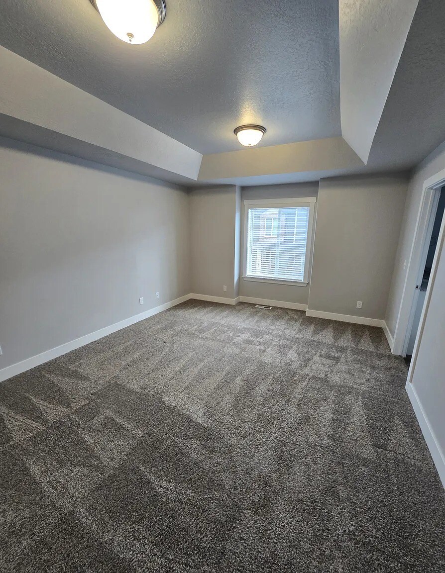 Building Photo - 2048 N 350 E