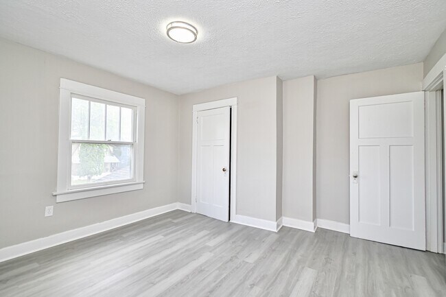 Building Photo - 312-314 Pointview Ave