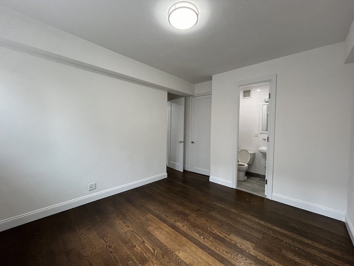 Building Photo - 20 Beekman Pl