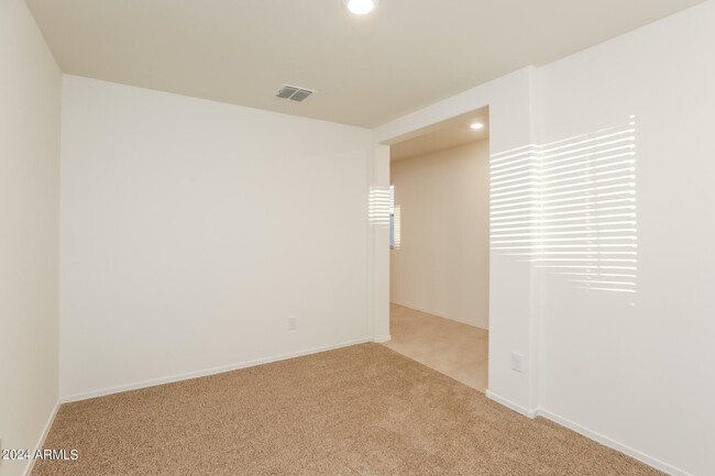 Building Photo - 9068 S 253rd Dr