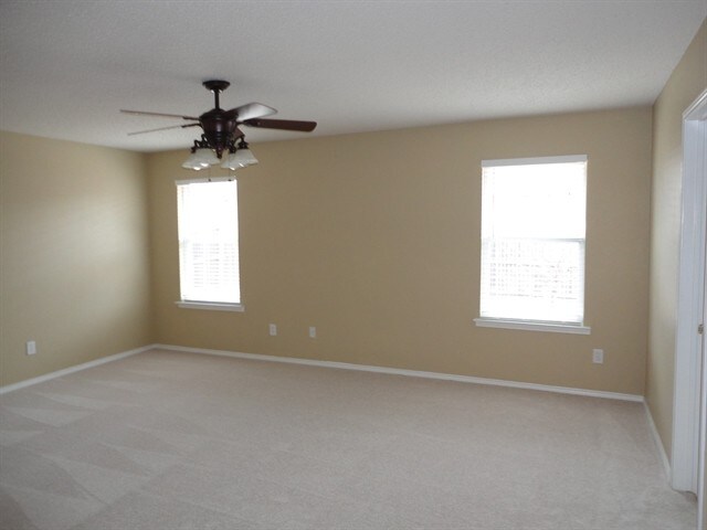 Building Photo - 7118 Compass Point Dr