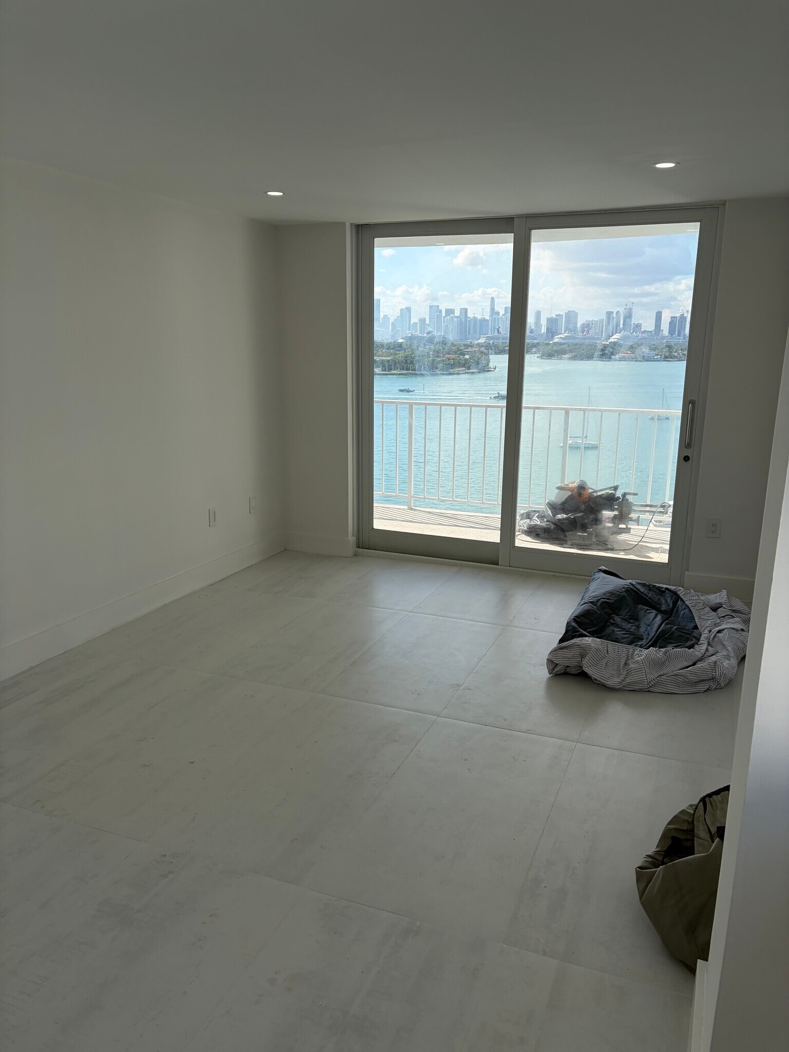 Building Photo - 1228 West Ave