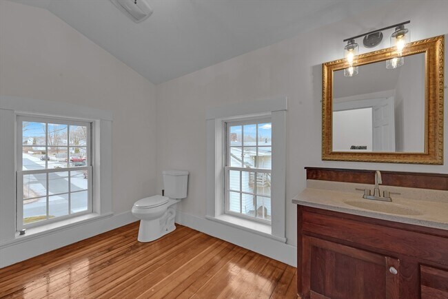 Building Photo - 22 School St