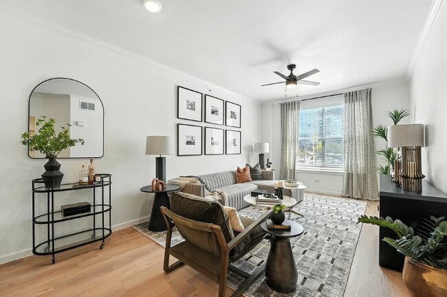 Building Photo - 1001 Ross Ave