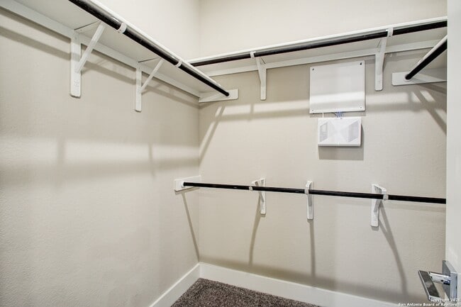 Building Photo - 1038 Cadogan Squire