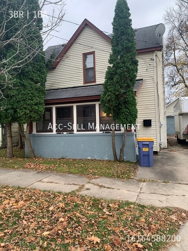 Primary Photo - 440 Carrier St NE